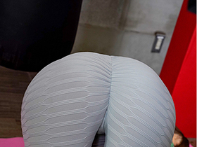 既にトンデモない美尻のクセにパーソナルジムで美尻トレーニングに励む人妻にはトレーナーの僕でも我慢できない！　大槻ひびき　サンプル画像16